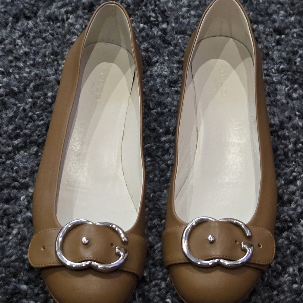 Gucci Sachalin Ballet Flat Taupe Leather Silver Logo Sz 38 - Picture 2 of 13